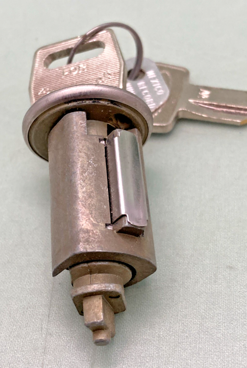 New Genuine Napa KS6380 Ignition Switch w/ Keys