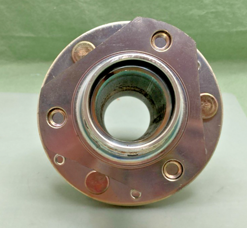 NEW GENUINE YAMAHA 29U-25111-00 Hub, Front