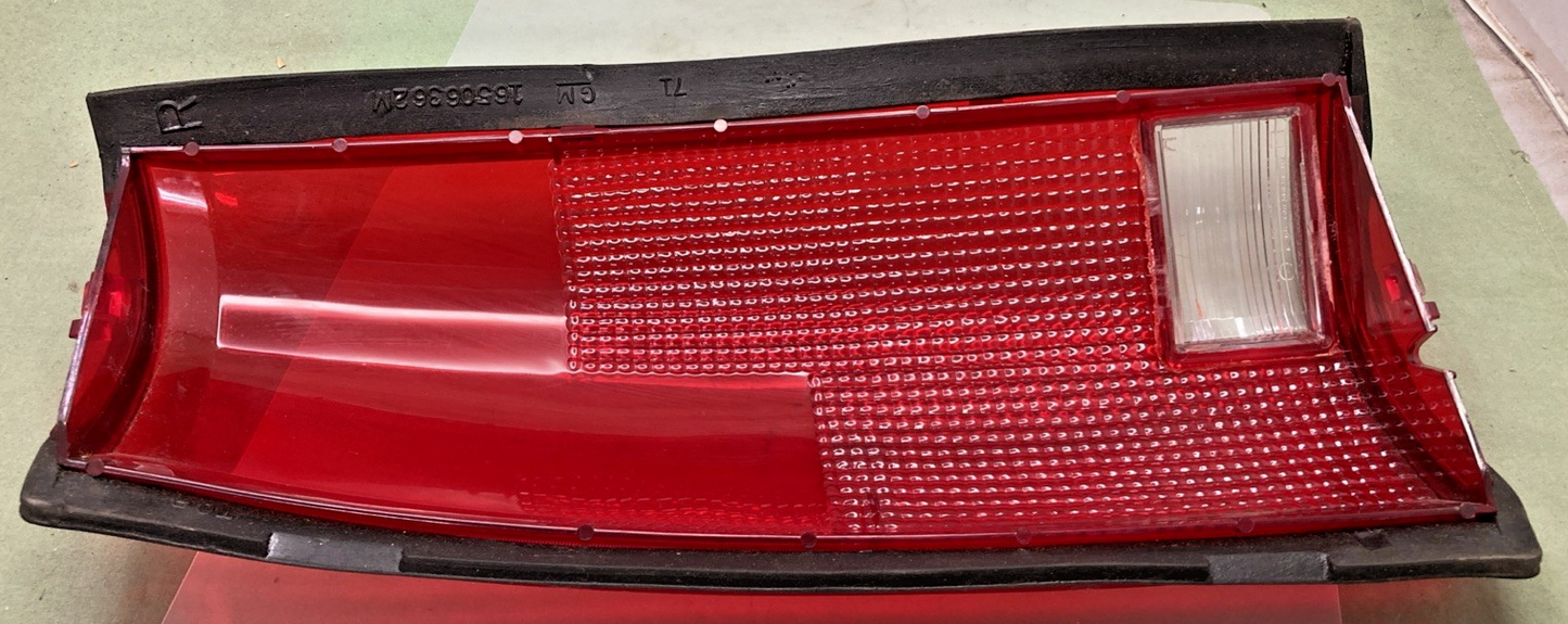 Genuine GM 16506362M Right Rear Tail Light Lens