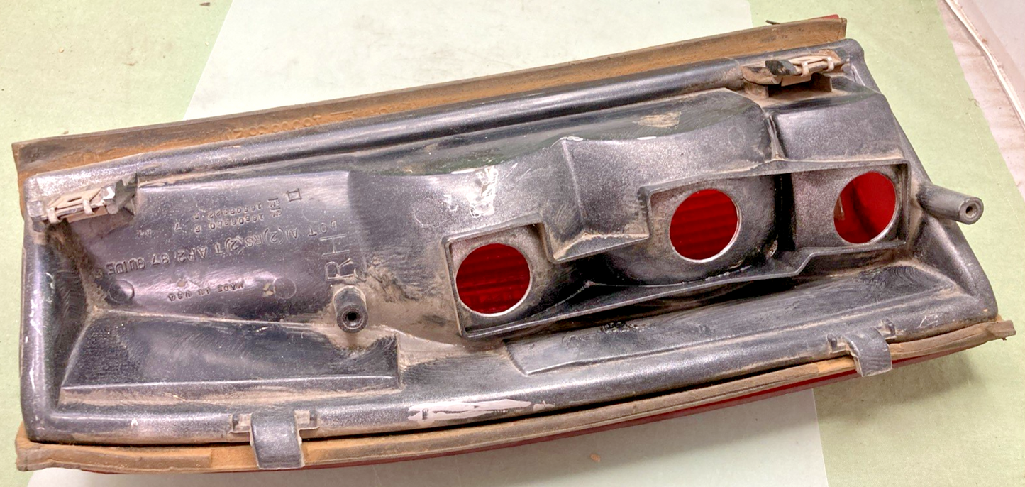 Genuine GM 16506350 Right Tail Light