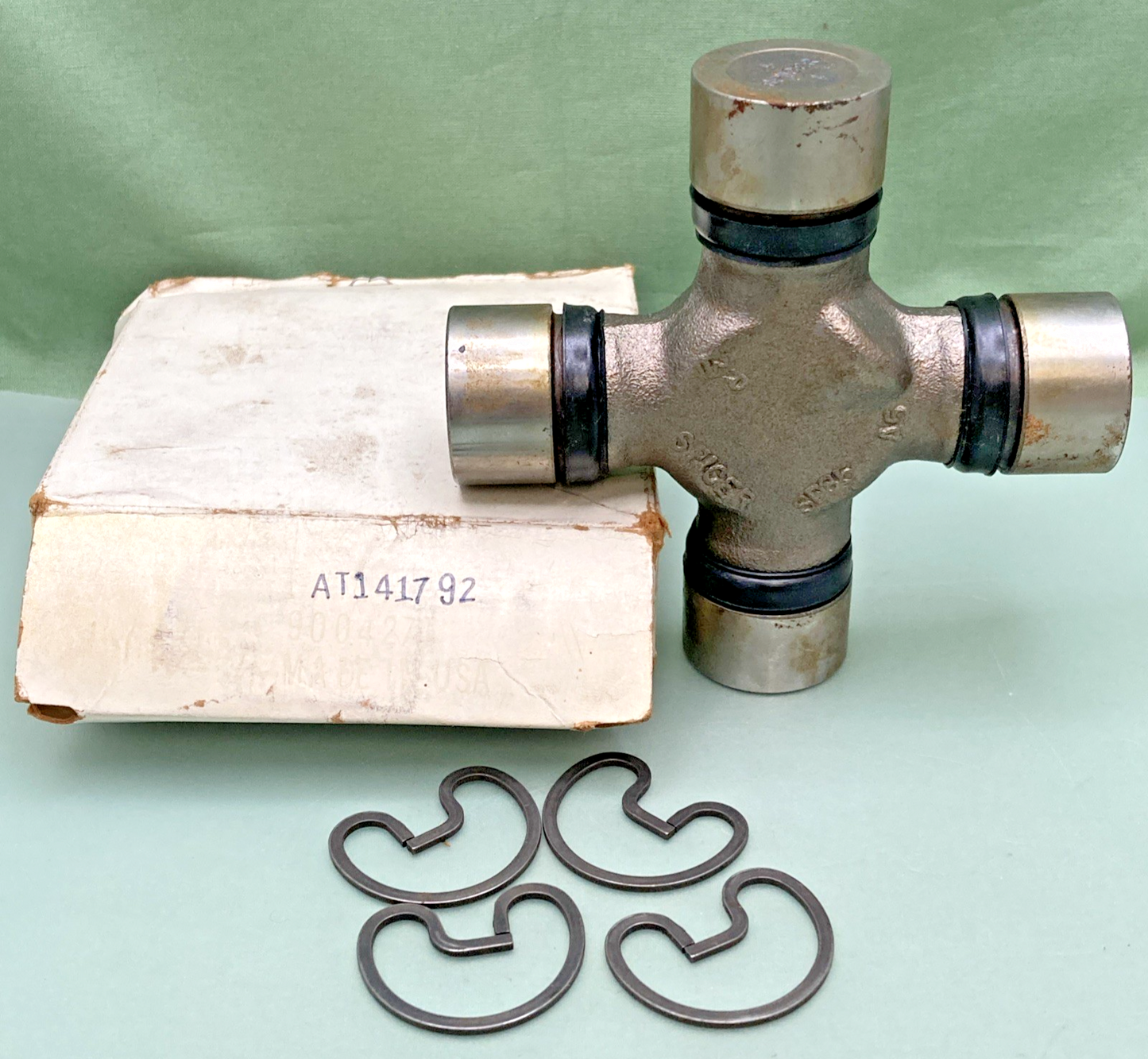 New Genuine Spicer AT141792 Universal Joint Kit