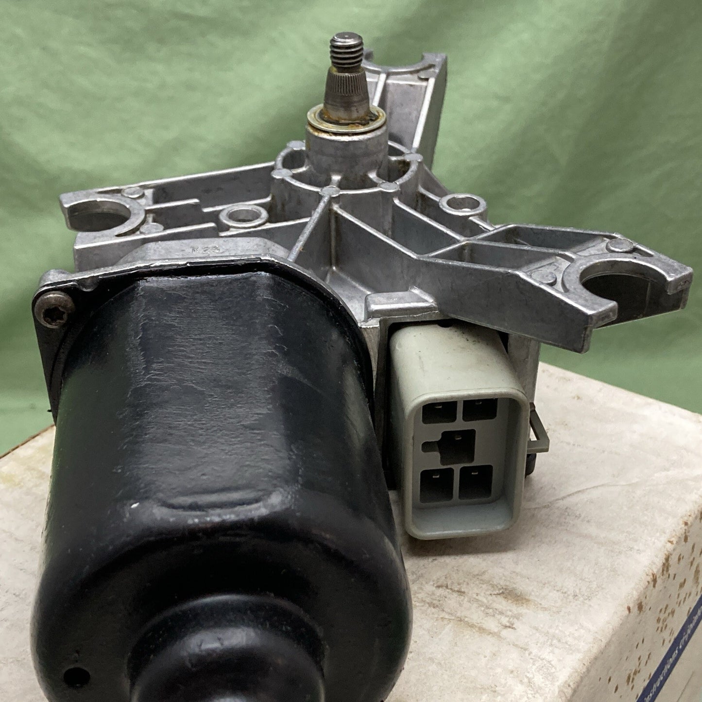 New Genuine Alcardone 40-169 Windshield Motor
