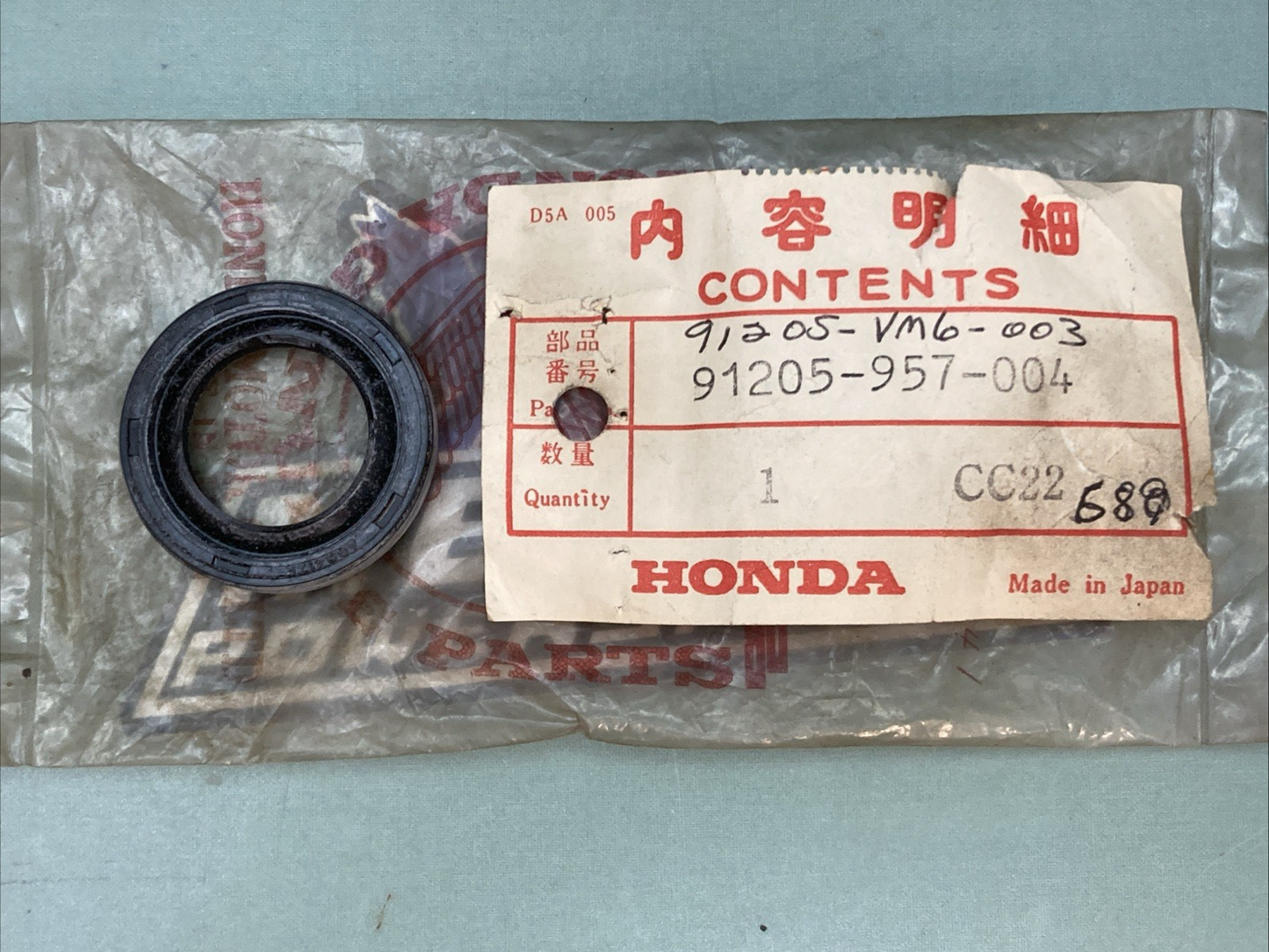 New Genuine Honda 91205-957-004 Oil Seal