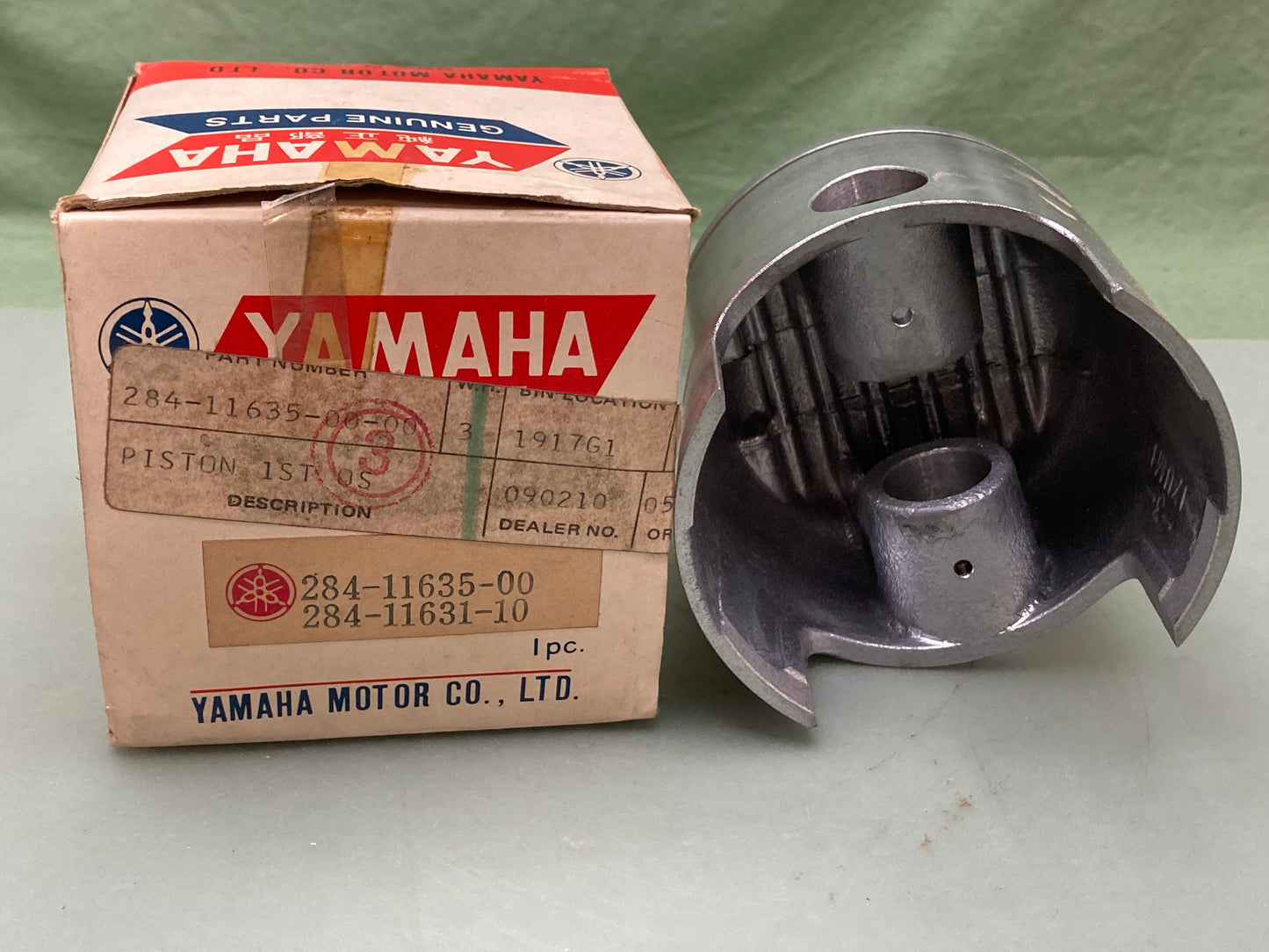 New Genuine Yamaha 284-11635-00 Piston 1 O/S 0.25