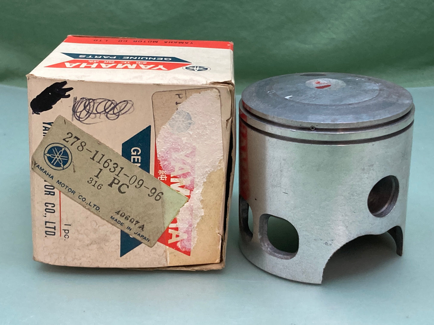 New Genuine Yamaha 278-11631-09-96 Piston Std