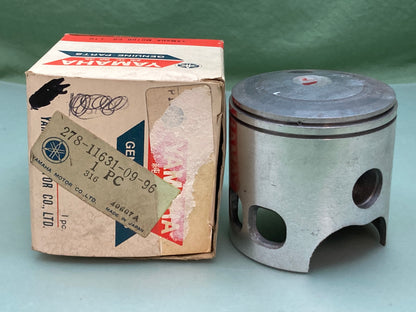 New Genuine Yamaha 278-11631-09-96 Piston Std