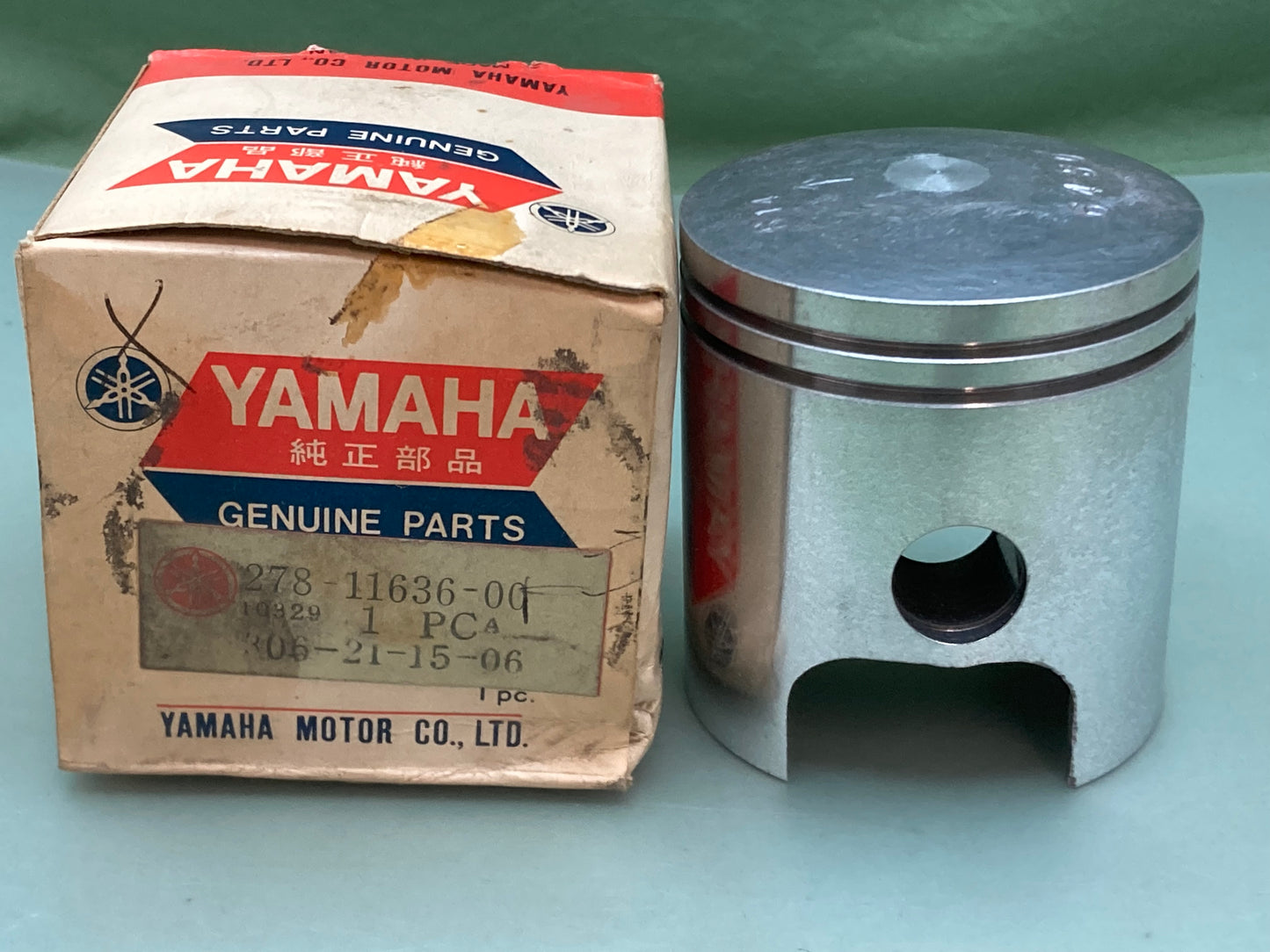 New Genuine Yamaha 278-11636-00 Piston