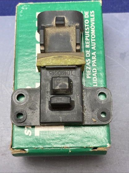 NEW GENUINE STANDARD LX-756T CAMSHAFT POSITION SENSOR 10490645
