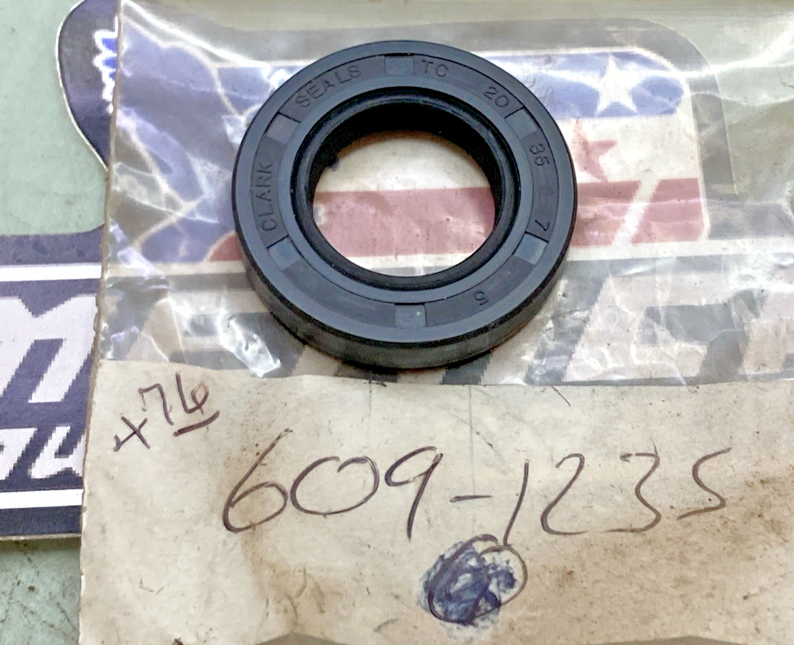 New Replaces N2 609-1235 Oil Seal