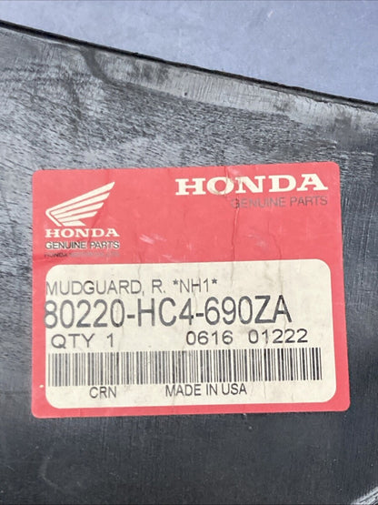 New Genuine Honda 80220-HC4-690ZA Right Rear Mud Guard