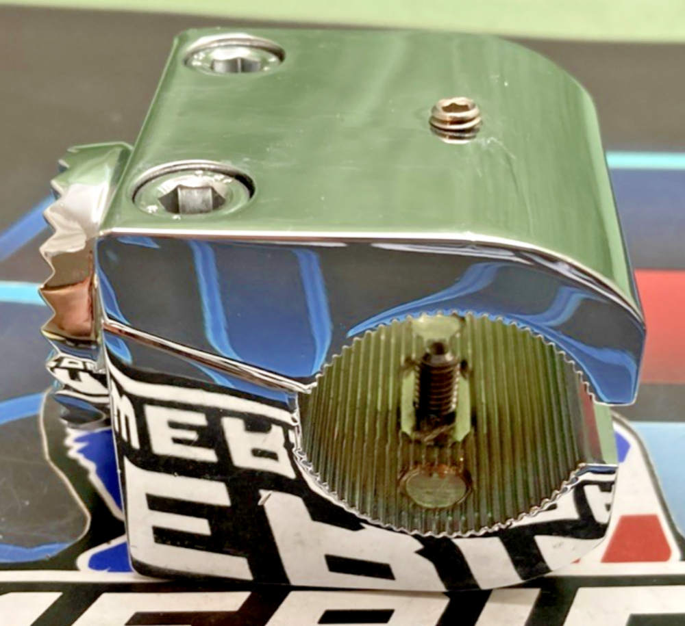 New Replaces Kuryakyn Side Mount License Plate Holder (Chrome)