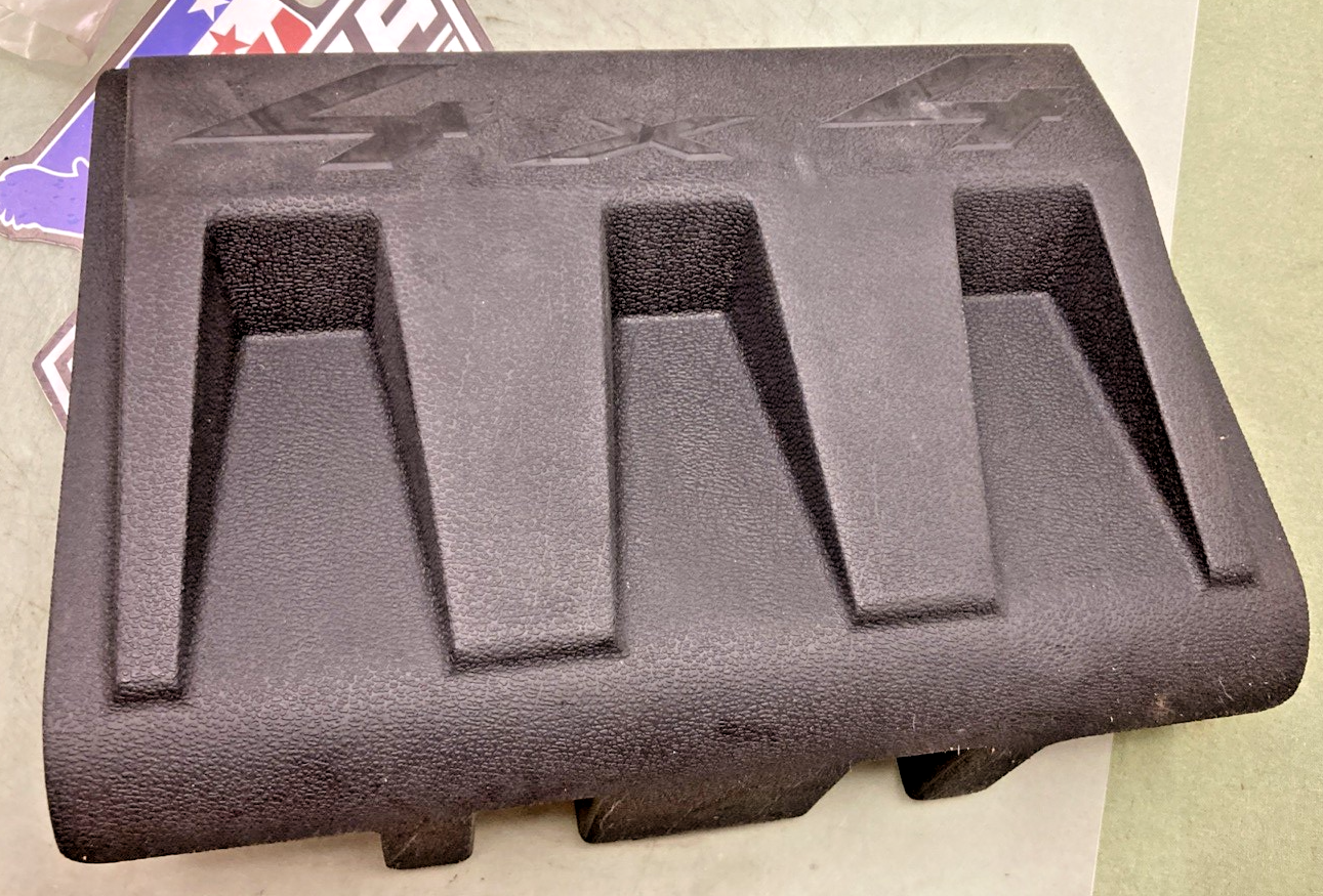 New Genuine Yamaha 5UG-F3123-00 Cover, Under