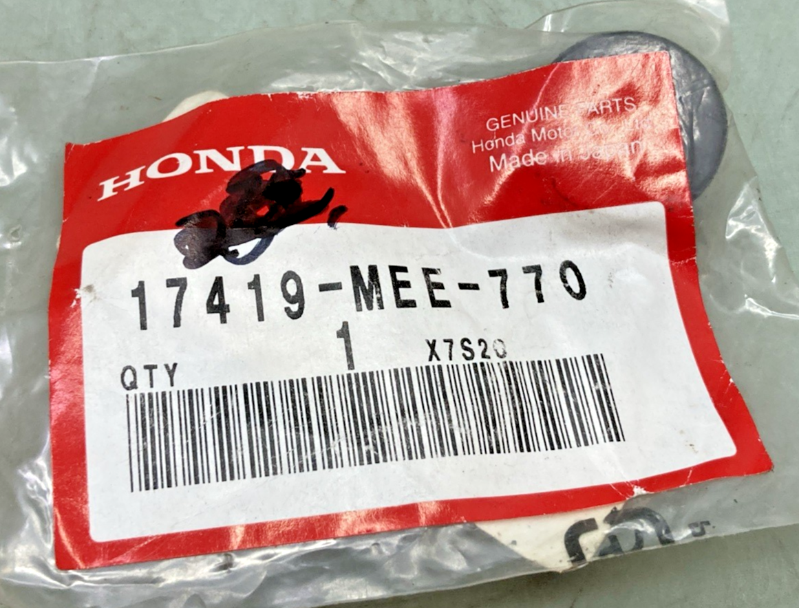 Qty 2 New Genuine Honda 17419-MEE-770 Rub, Canister, Mount