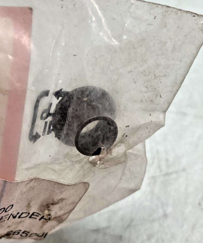 Qty 2 New Genuine Honda 61107-MCR-D00 Collar, Fr, Fender