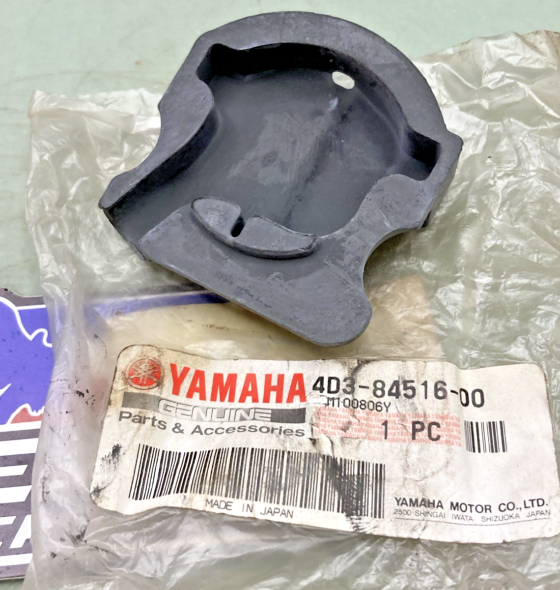 New Genuine Yamaha 4D3-84516-00 Cover, Taillight