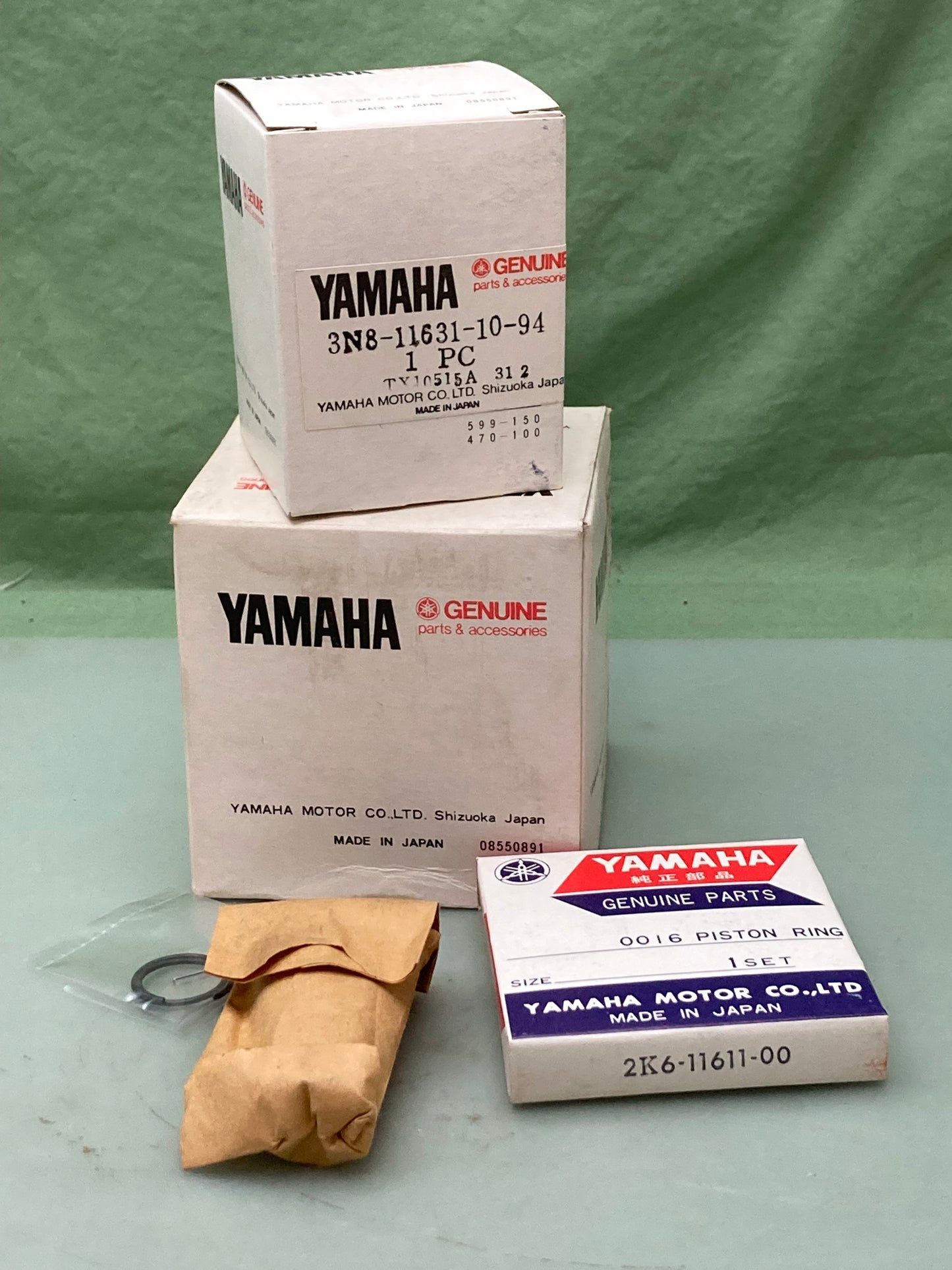 New Genuine Yamaha 4V2-11630-00 Piston Kit Std