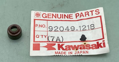 New Genuine Kawasaki 92049-1218 Seal-Oil, VSB58.558