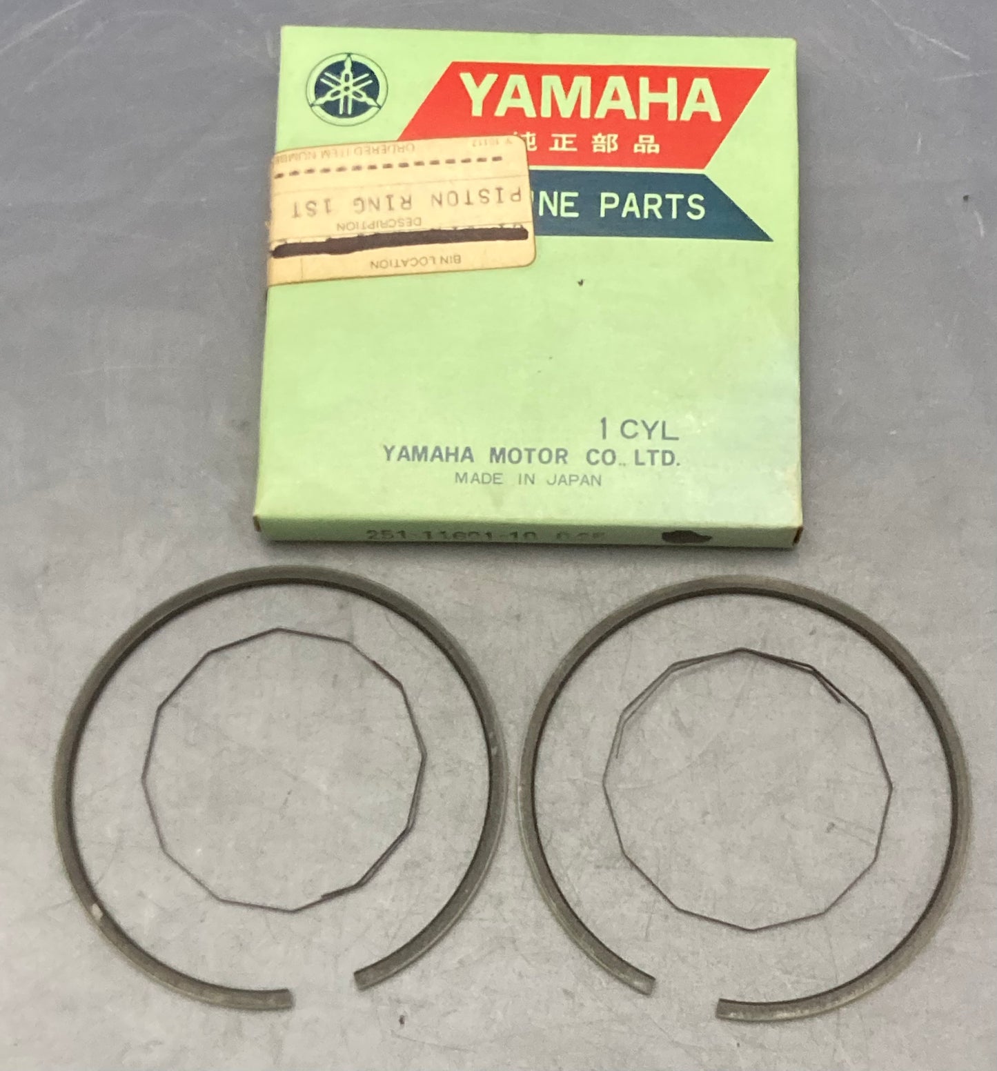 New Genuine Yamaha 251-11601-10 Piston Ring Set .25