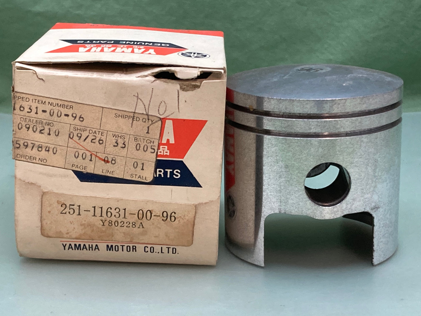 New Genuine Yamaha 251-11631-00-96 Piston Std