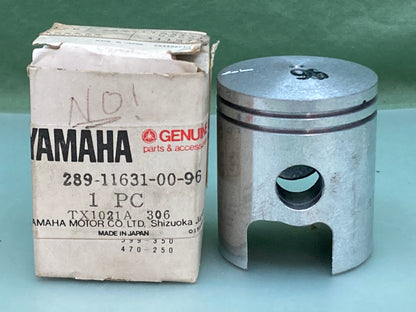 New Genuine Yamaha 289-11631-00-96 Piston Std