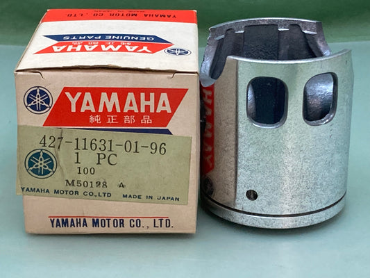 New Genuine Yamaha 427-11631-01-96 Piston Std