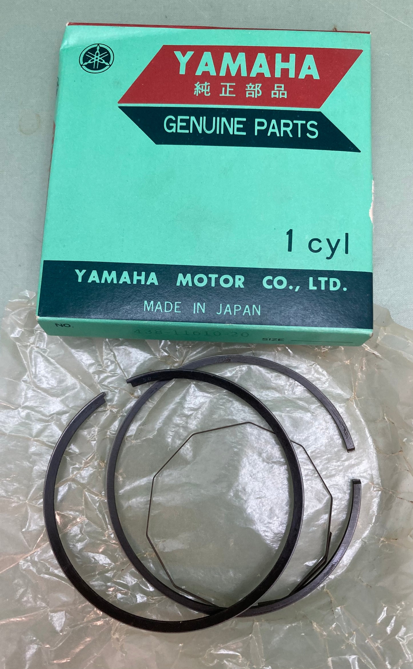 New Genuine Yamaha 438-11610-20 Piston Ring set 2nd