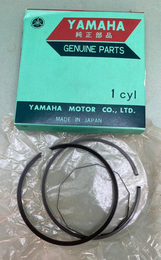 New Genuine Yamaha 438-11610-20 Piston Ring set 2nd