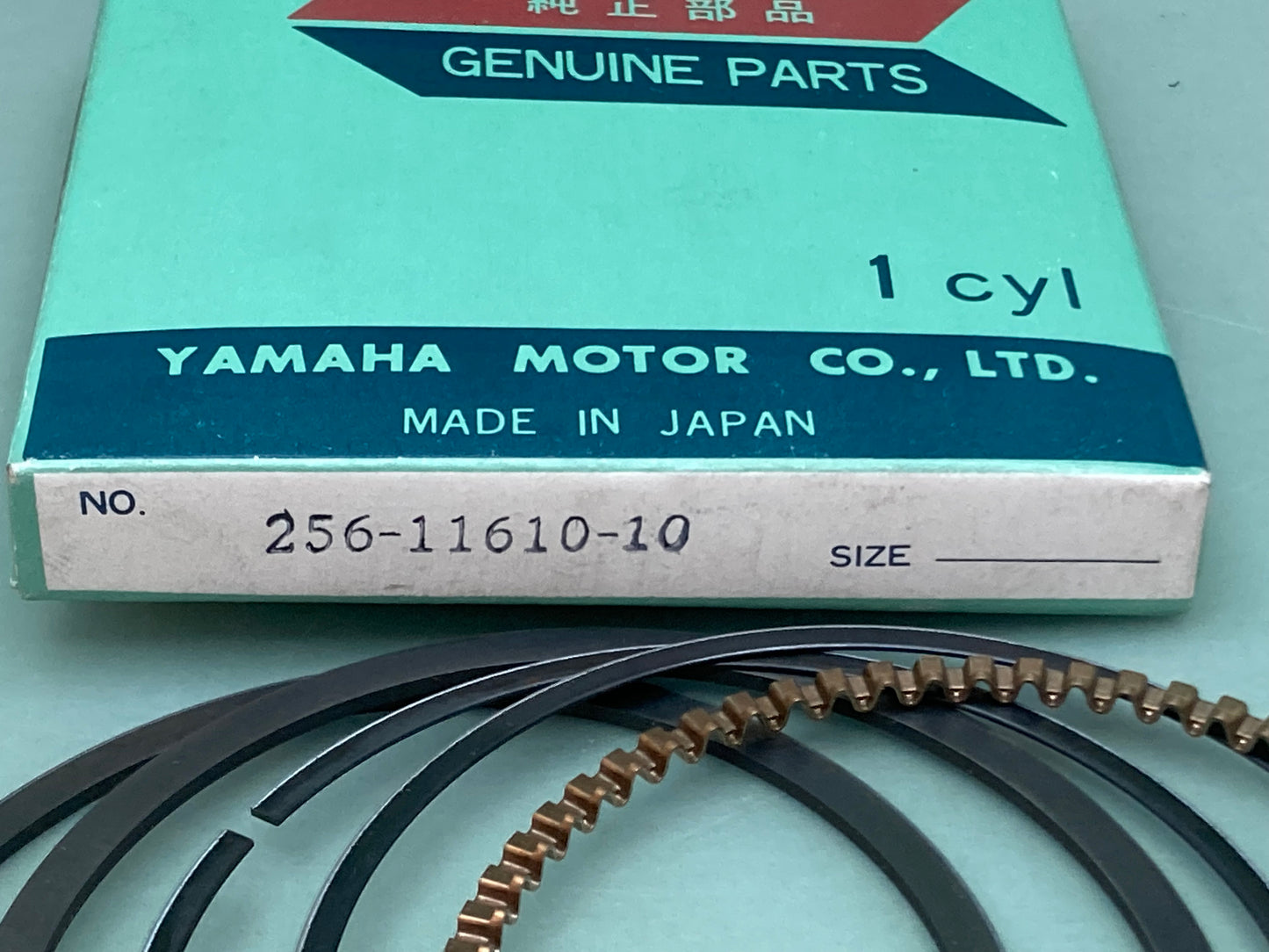 New Genuine Yamaha 256-11610-10 Piston Ring set 1st