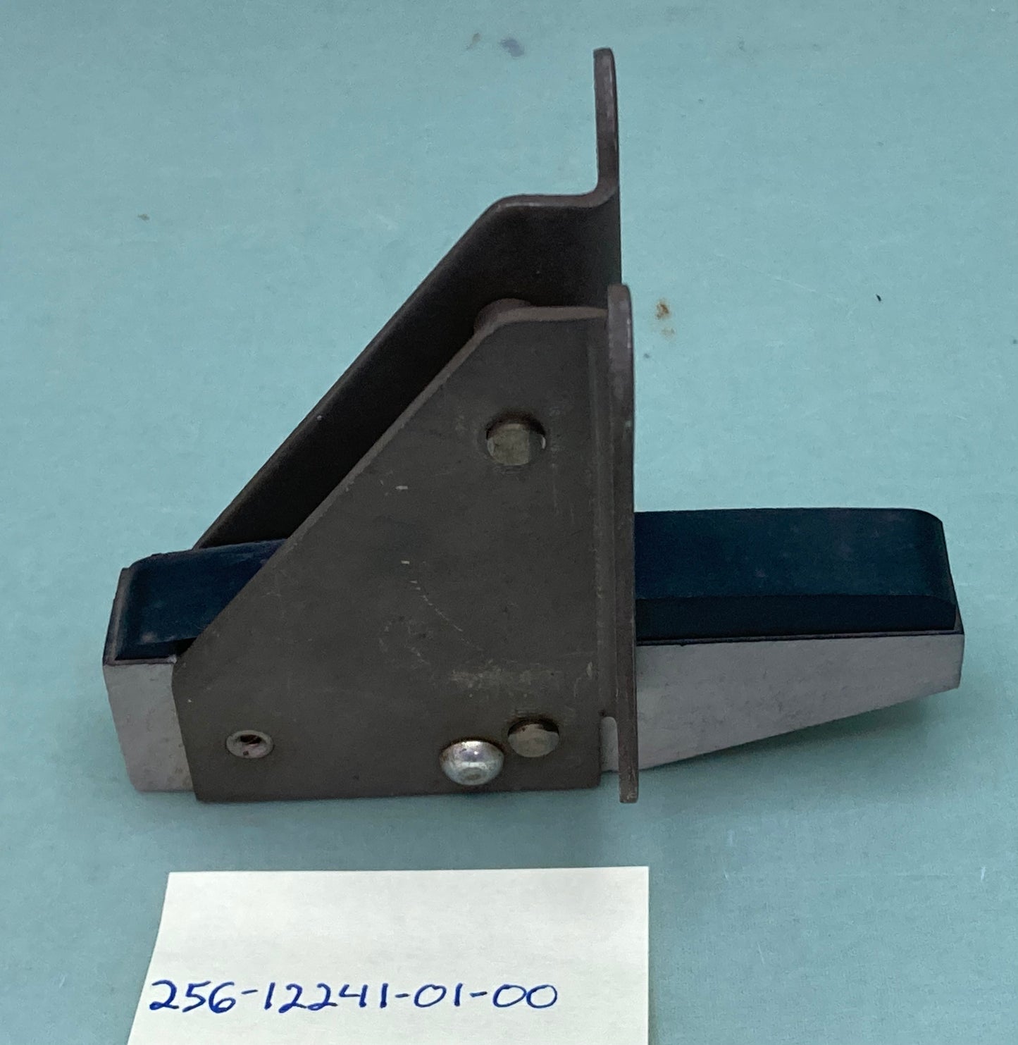 New Replaces Yamaha 256-12241-01-00 Guide, Stopper, 2