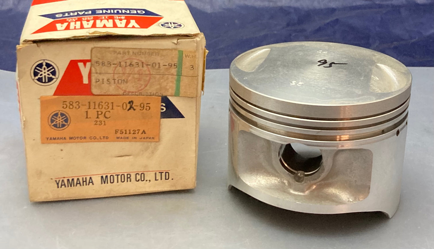 New Genuine Yamaha 583-11631-01-95 Piston STD