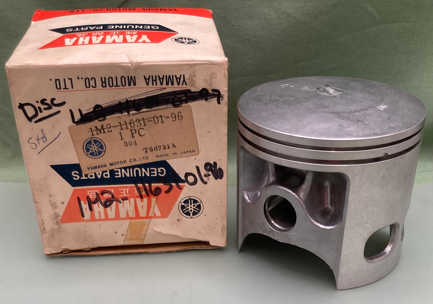 New Genuine Yamaha 1M2-11631-01-96 Piston STD 0.96M