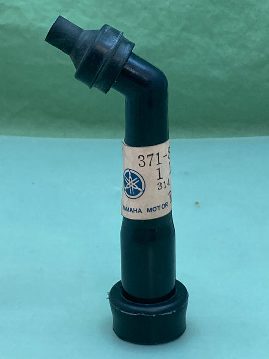 New Genuine Yamaha 371-82370-00 Plug Cap Assembly