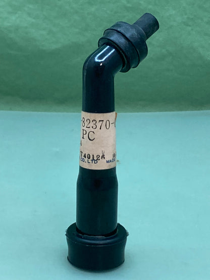 New Genuine Yamaha 371-82370-00 Plug Cap Assembly