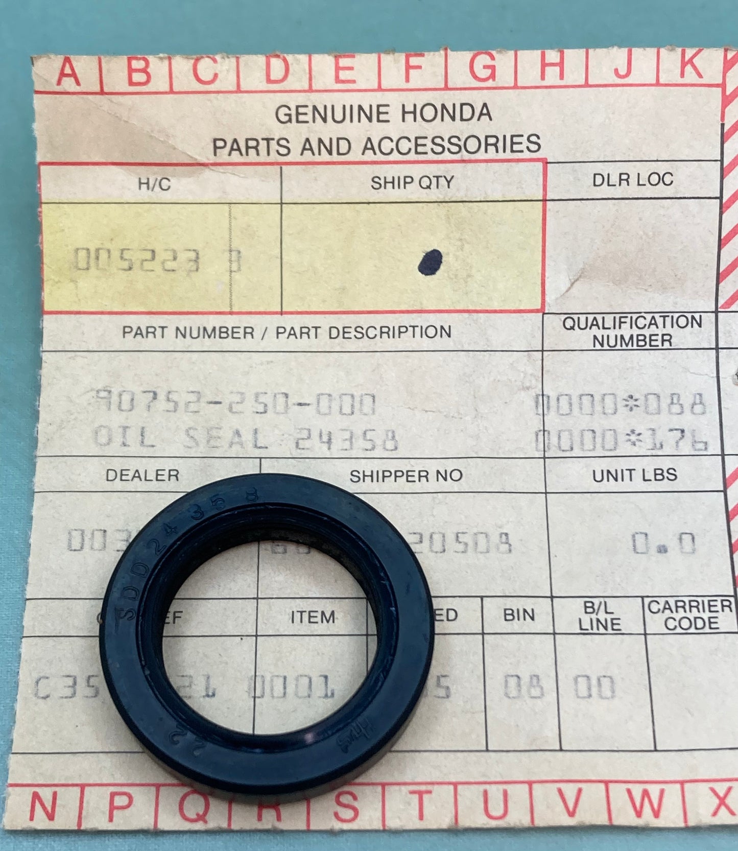 New Genuine Honda 90752-250-000 OIL SEAL