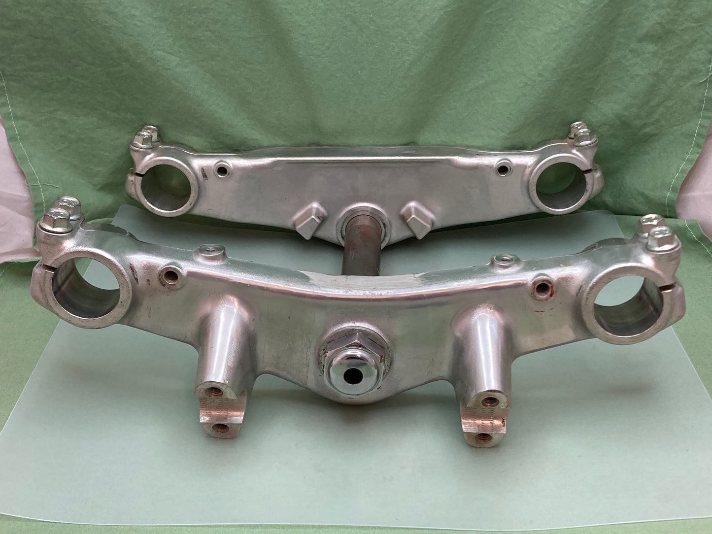 Honda 53230-HA5–670, 53200-HA5-670 Upper & Lower Triple Clamp 1985 350X