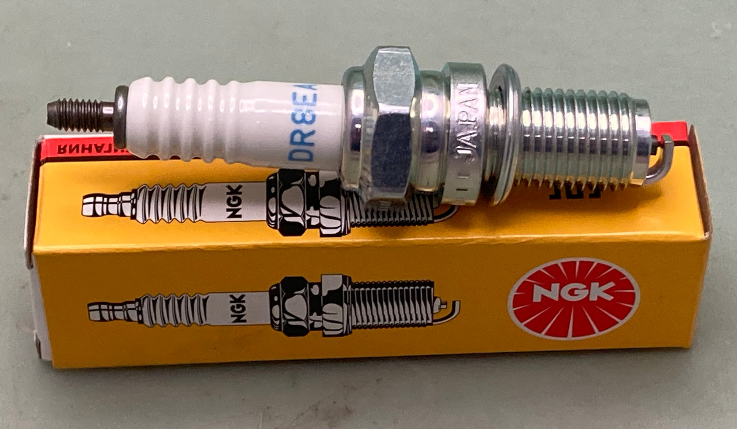 New Genuine NGK 7162 Spark Plug DR8EA