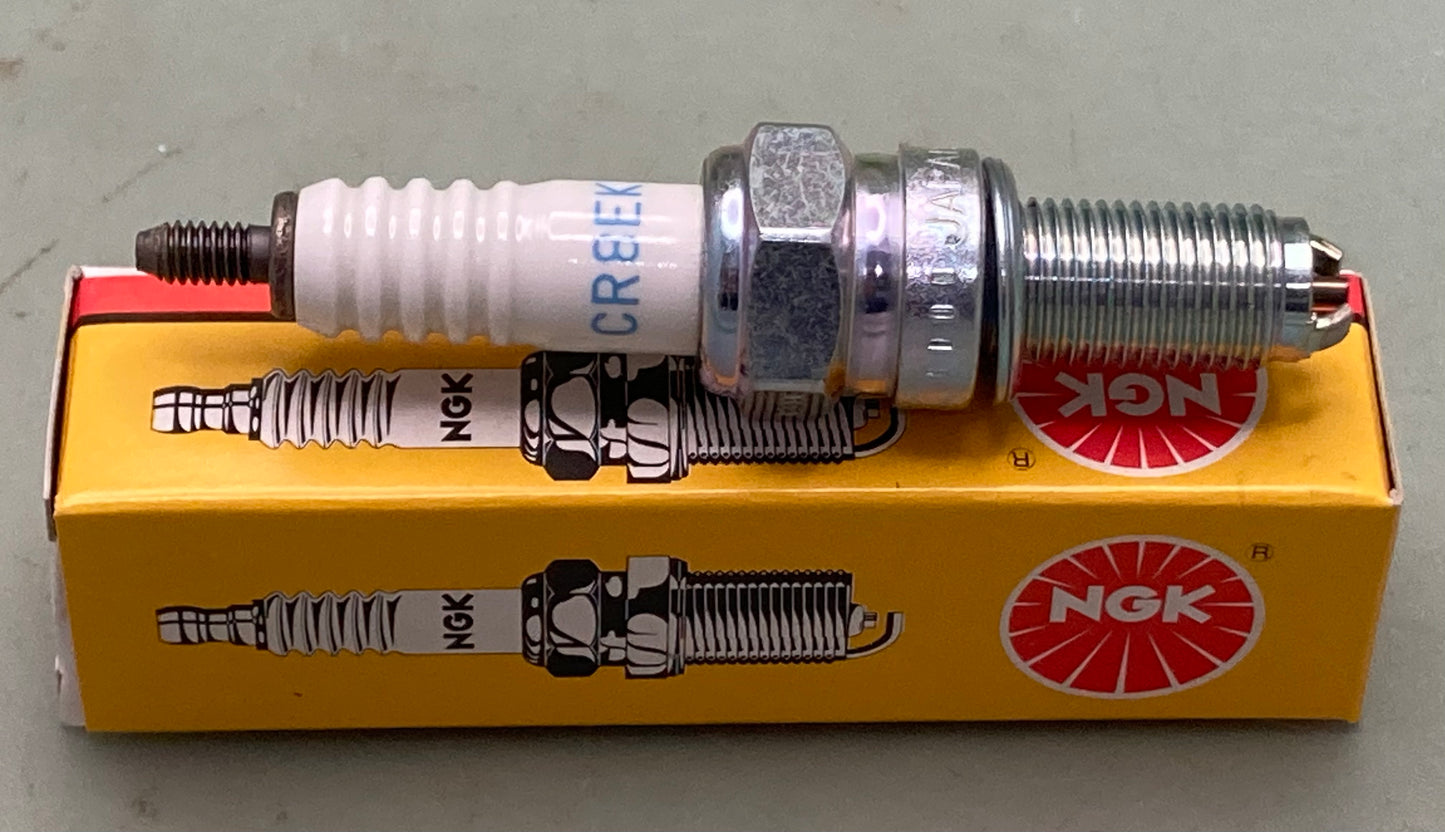 New Genuine NGK 3478 Spark Plug CR8EK