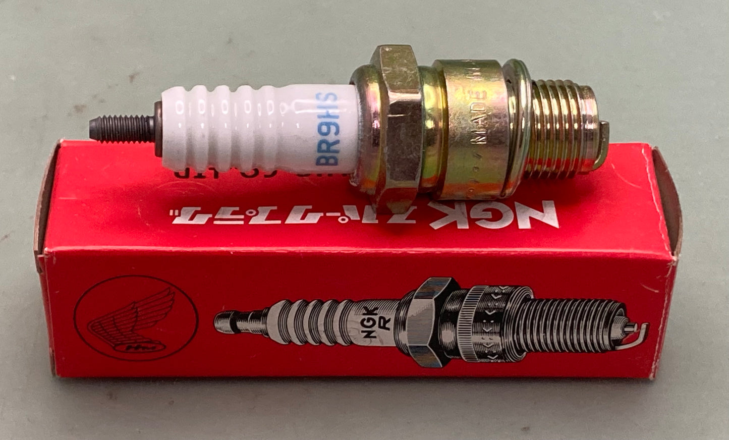 New Genuine Honda 98076-59716 Spark Plug BR9HS