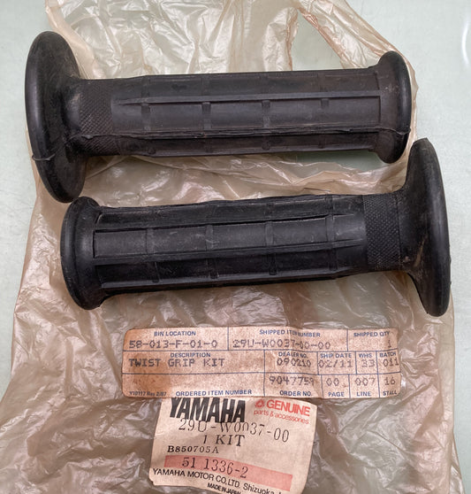 New Genuine Yamaha 29U-W0037-00 Twist Grip Kit