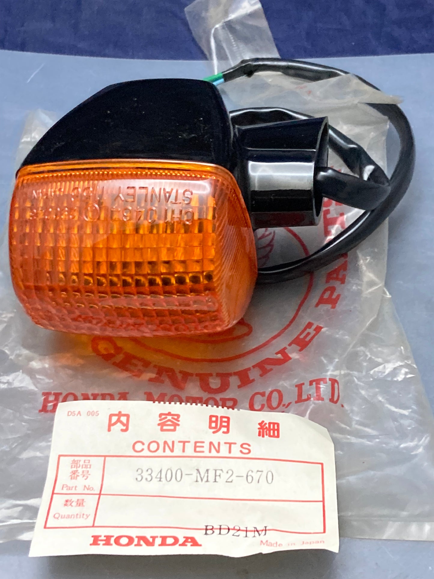 New Genuine Honda 33400-MF2-670 Turn, Signal Rt Front