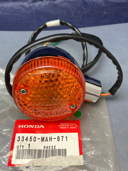 New Genuine Honda 33450-MAH-671 Front Turn Signal
