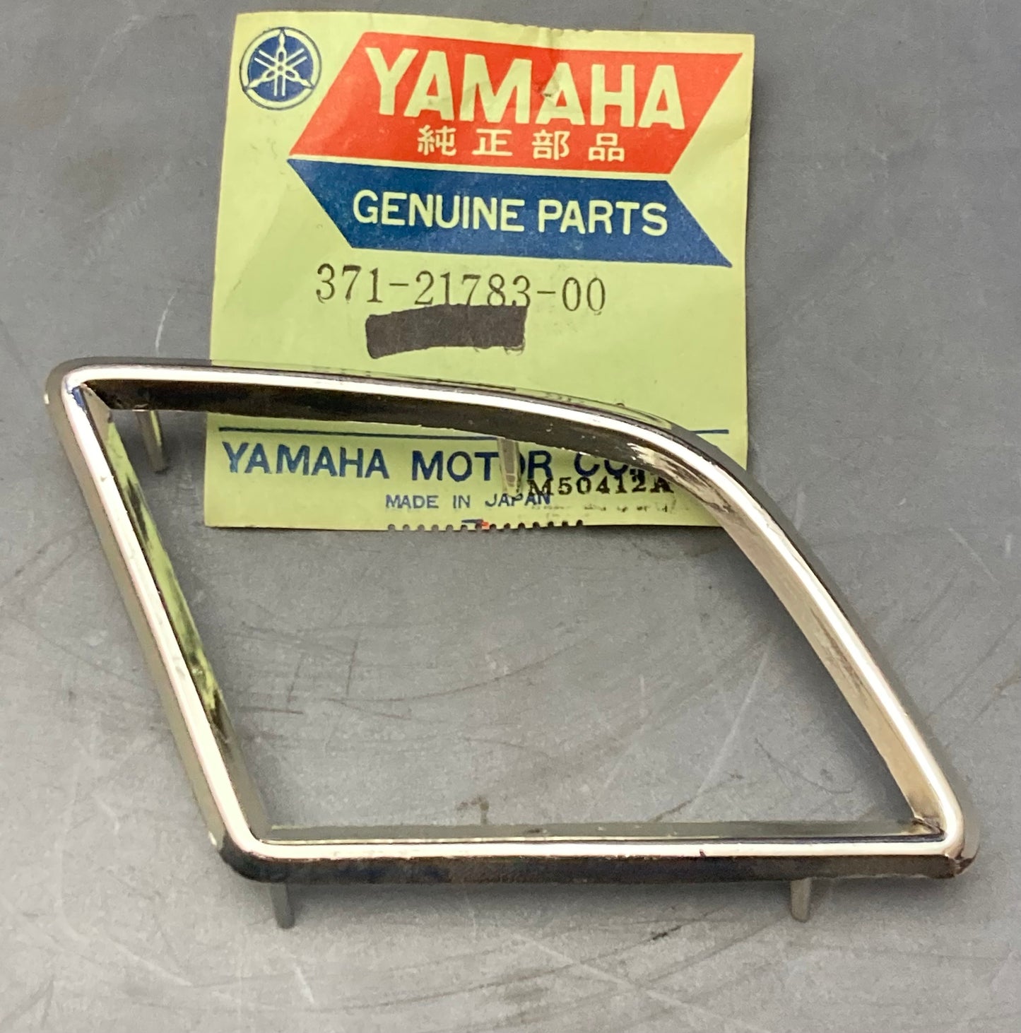 New Genuine Yamaha 371-21783-00 Upper Right Side Cover Plastic Mold Trim