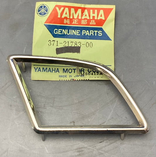New Genuine Yamaha 371-21783-00 Upper Right Side Cover Plastic Mold Trim