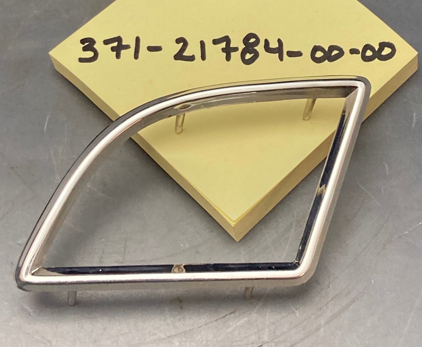 New Replaces Yamaha 371-21784-00-00 Right Mold J/M