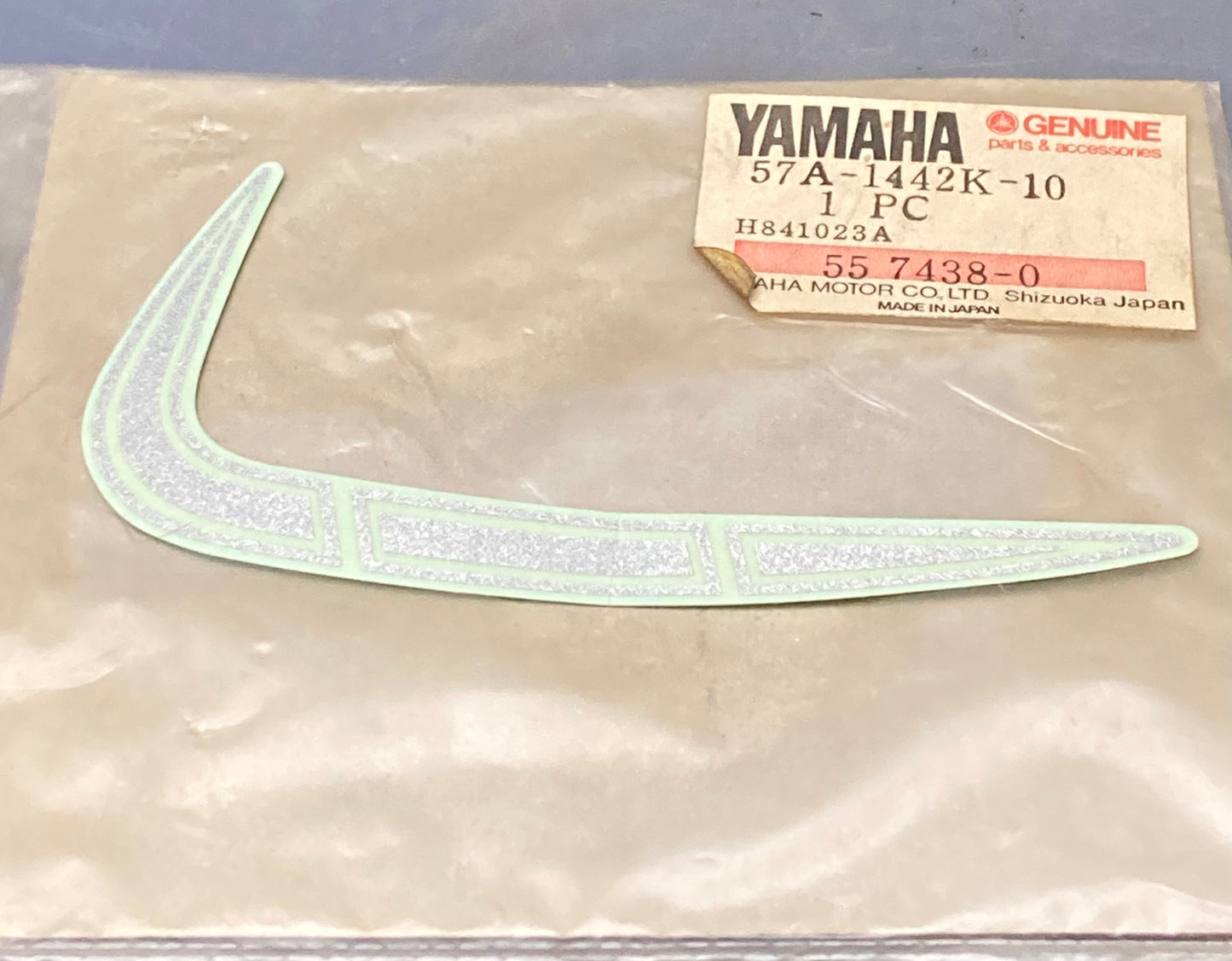 New Genuine Yamaha 57A-1442K-10 Right Hand Side Emblem