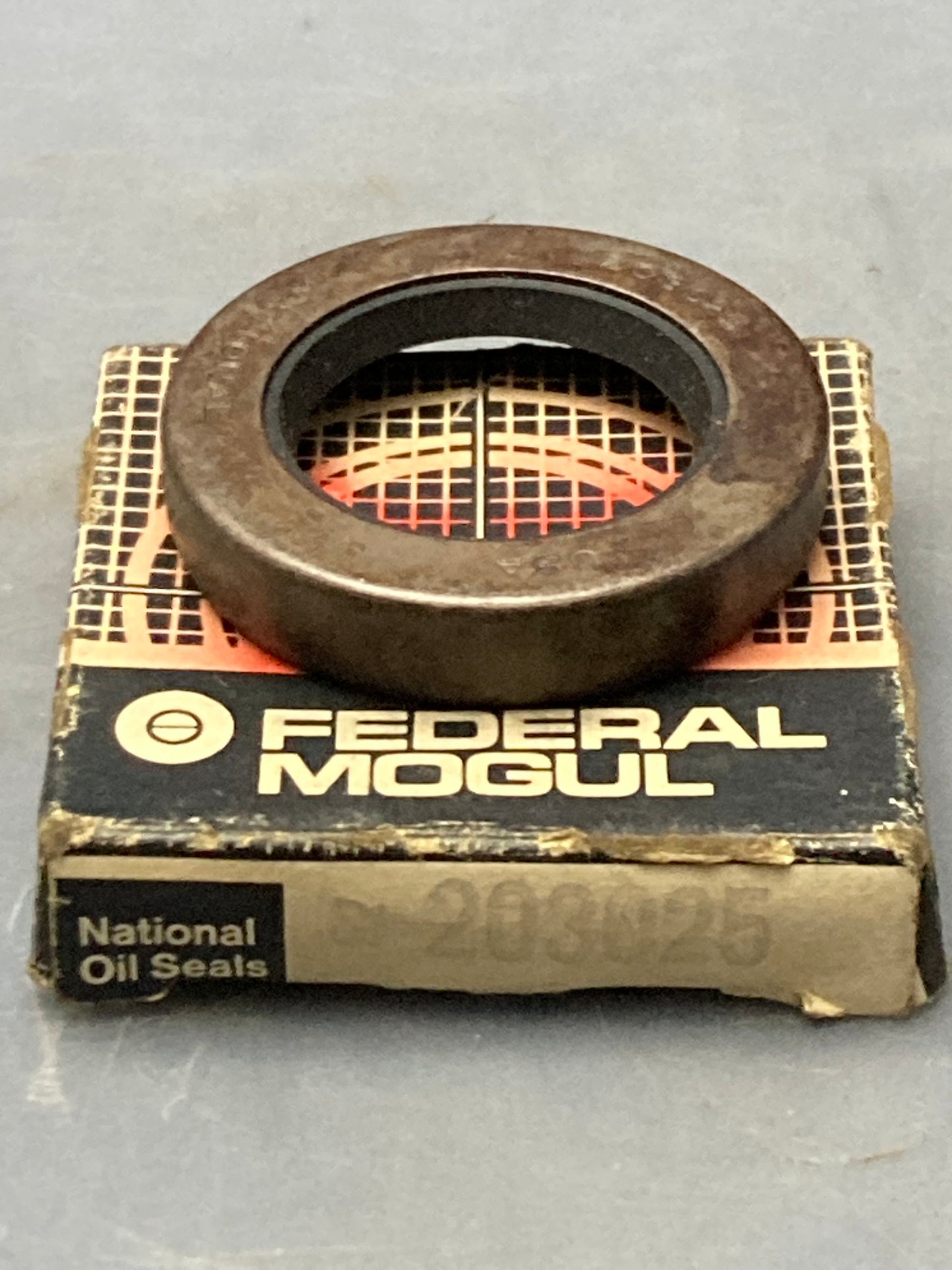 New Genuine Federal Mogul 203025 Oil Seal