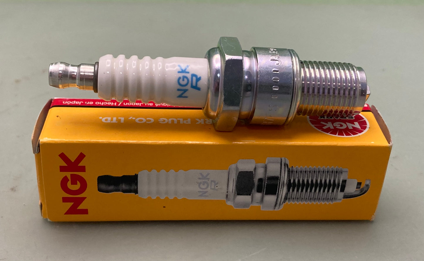 Qty 2 New Genuine NGK BR7ES Spark Plug - Standard 5122