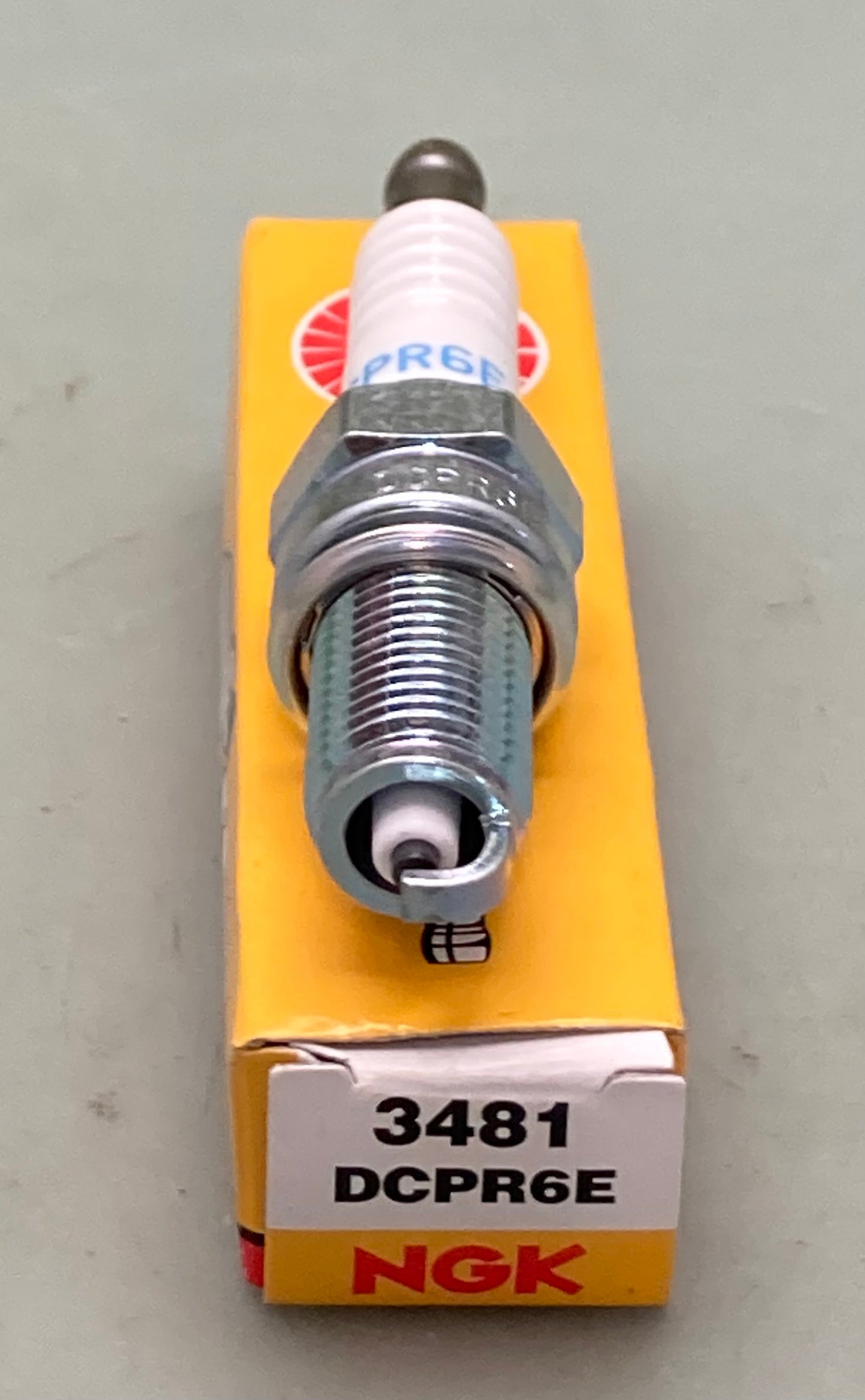 New Genuine NGK 3481 Spark Plug DCPR6E