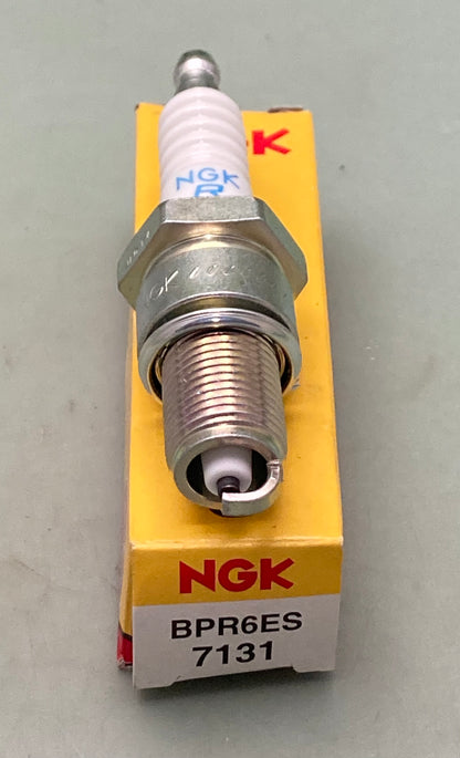 Qty 2 New Genuine NGK 7131 Spark Plug BPR6ES