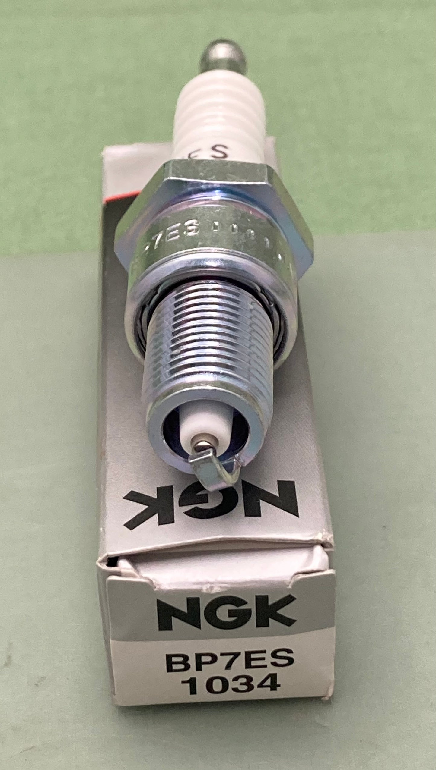 New Genuine NGK 1034 Spark Plug BP7ES